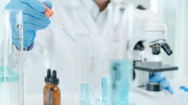 生物医药研发中的得力助手：揭秘移液器定制生产**